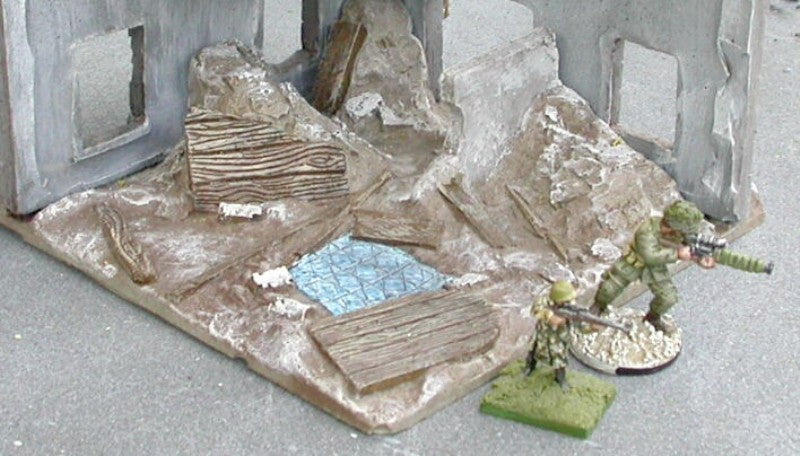 RUI1 Base ruinée d'angle