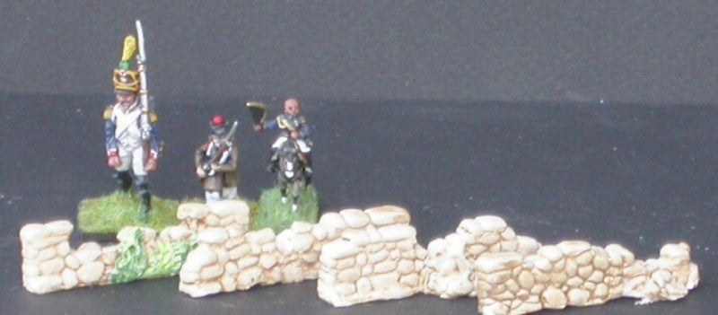 MUR4 4 petits murs en pierre ruinés