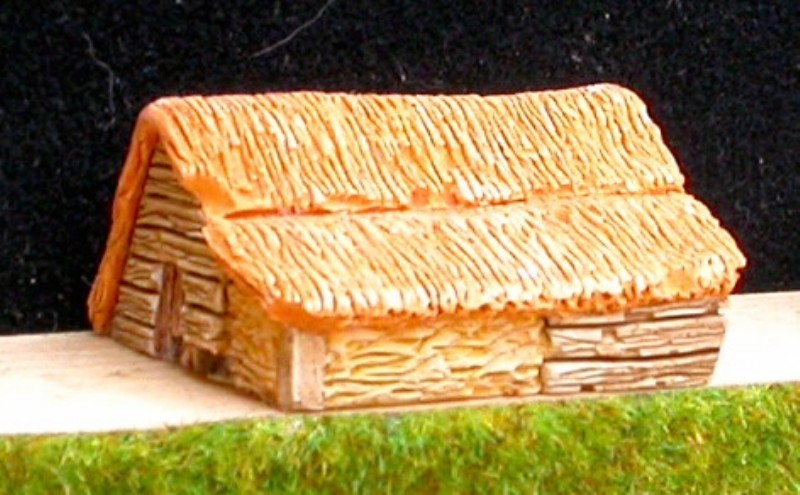 A5 Maison en bois et toit de chaume avec grenier à foin