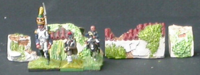 MUR14 2 poteaux 2 sections de murs bas tuilés ruinés