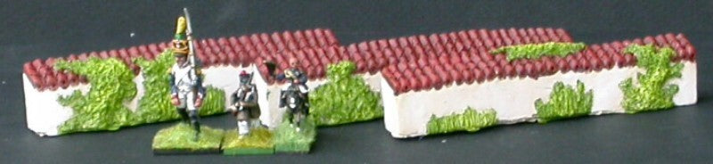 MUR11 3 murs bas droits tuilés avec végétation